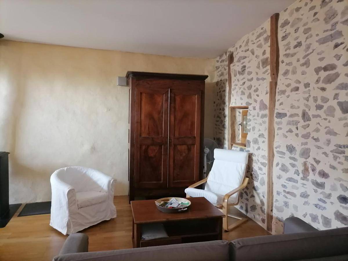 Appartement entier, Apartment in Anglards-de-Saint-Flour, Région de Saint-Flour