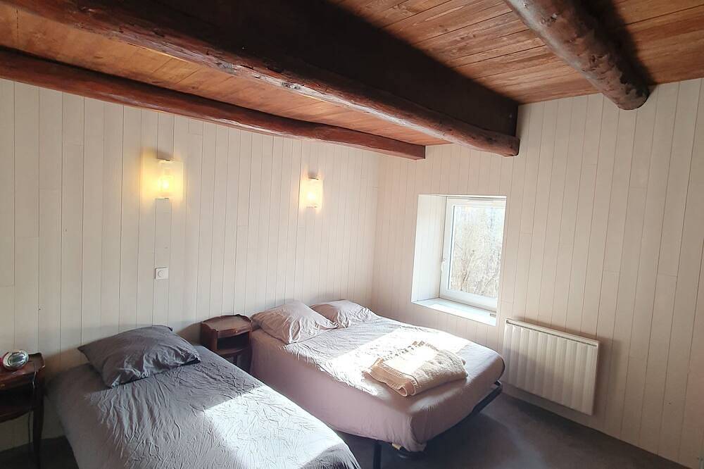 Maison avec piscine privée dans un domaine clos et arboré de 2200 m2 in Vorey, Haute-Loire