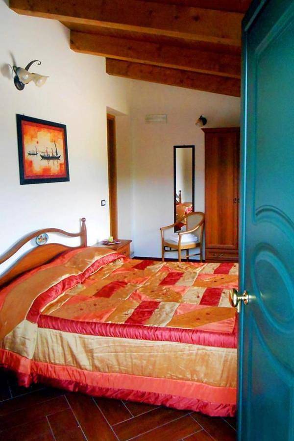 Casa vacanza per 3 persone, con piscina e panorama nonché giardino, con animali domestici a Montecorvino Rovella