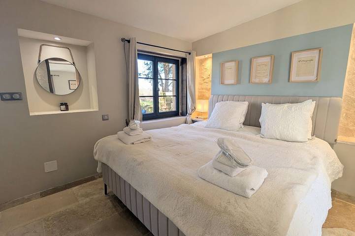 Gîte pour 2 personnes, avec piscine à Saint-Cyran-du-Jambot - 2