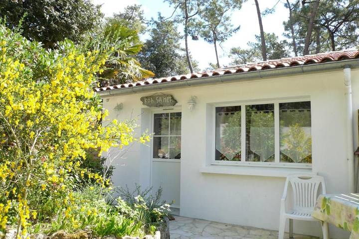 Location de vacances pour 2 personnes, avec vue ainsi que terrasse et jardin, animaux acceptés dans Petite Plage Saint Trojan Les Bains - 3