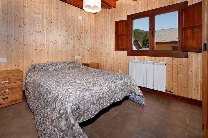 Location de vacances pour 2 personnes, avec vue ainsi que piscine et jardin à Bielsa - 3