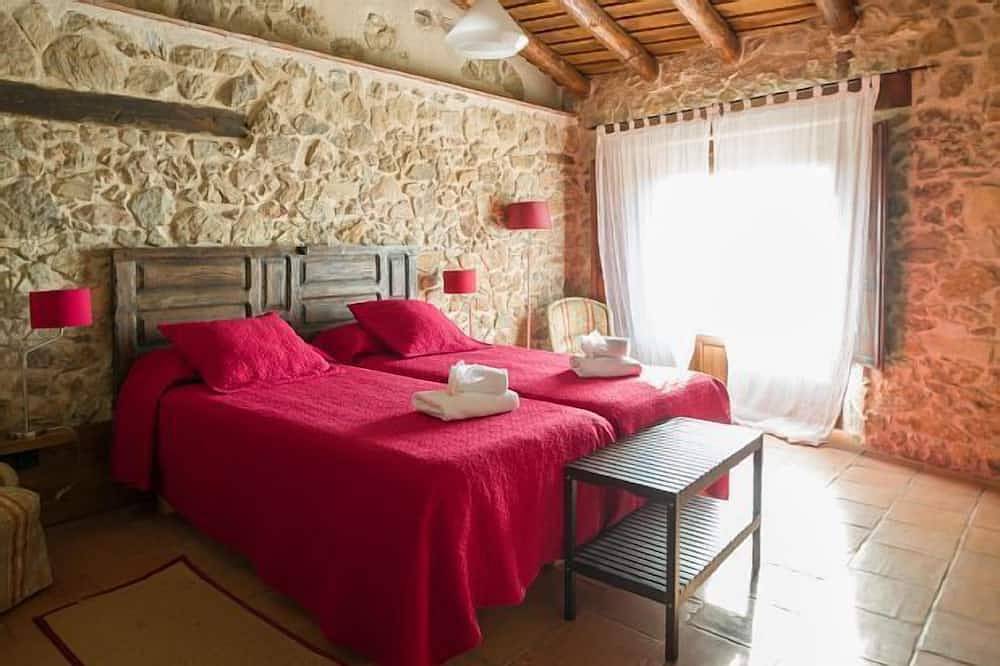 Self catering El Zaguán de Cabanillas for 12 people in Cabanillas del Monte, Torrecaballeros