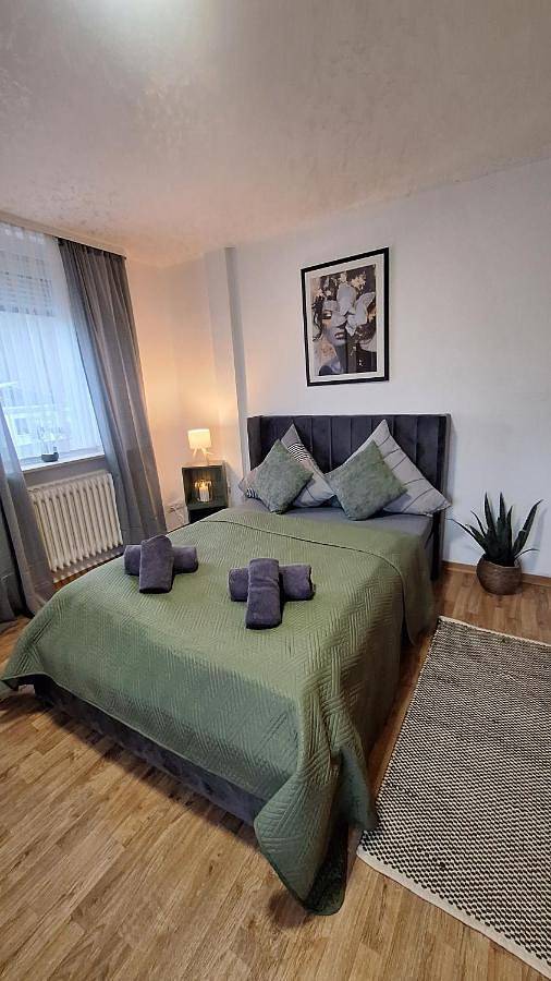 Apartmenthotel, mit Terrasse und Garten