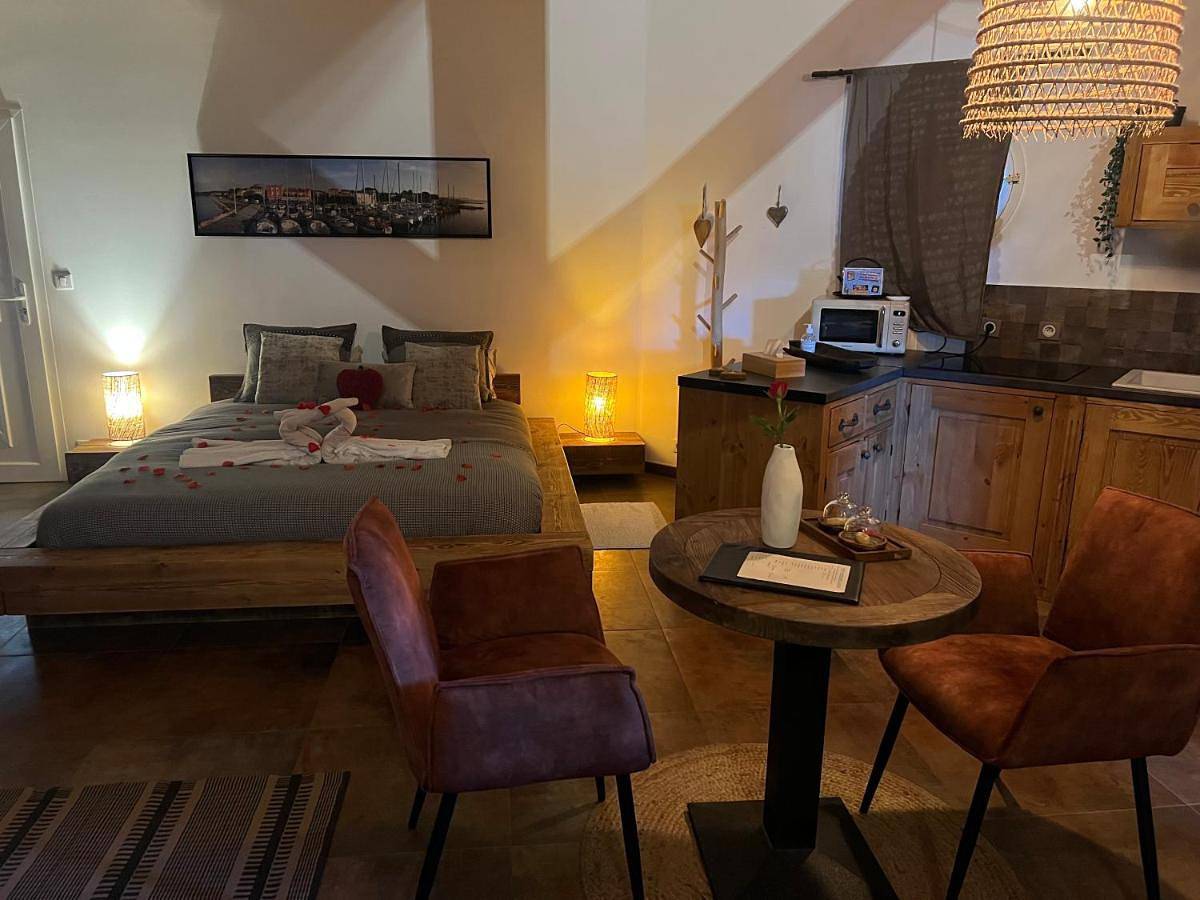Suite with Hot Tub in Bouzigues, Côte méditerranéenne (France)