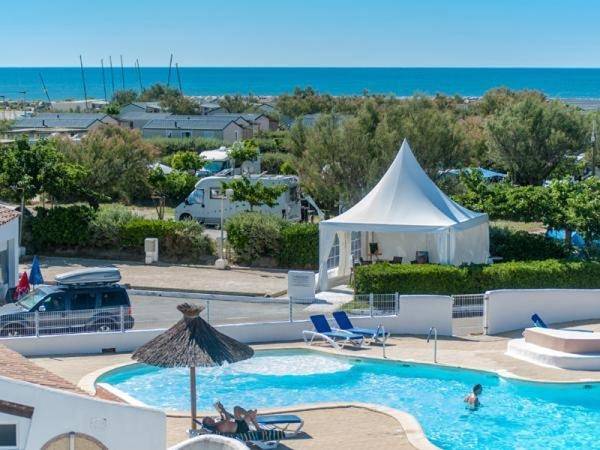Camping pour 5 personnes, avec piscine et jacuzzi en Camargue - 4