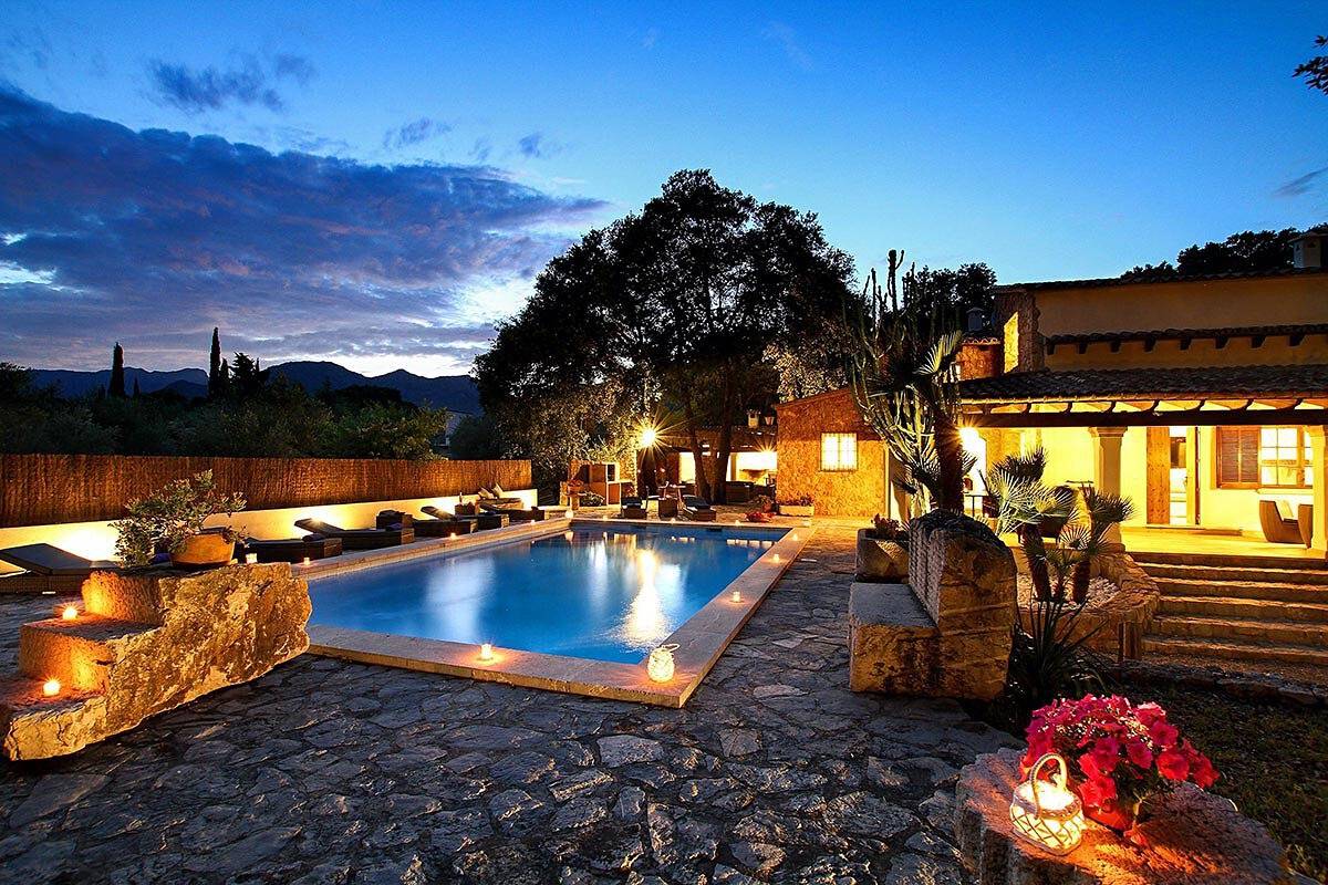 Finca "Las Encinas" with Mountain View, Pool, Wi-Fi, Air Conditioning & Garden in el Vilà, Pollença