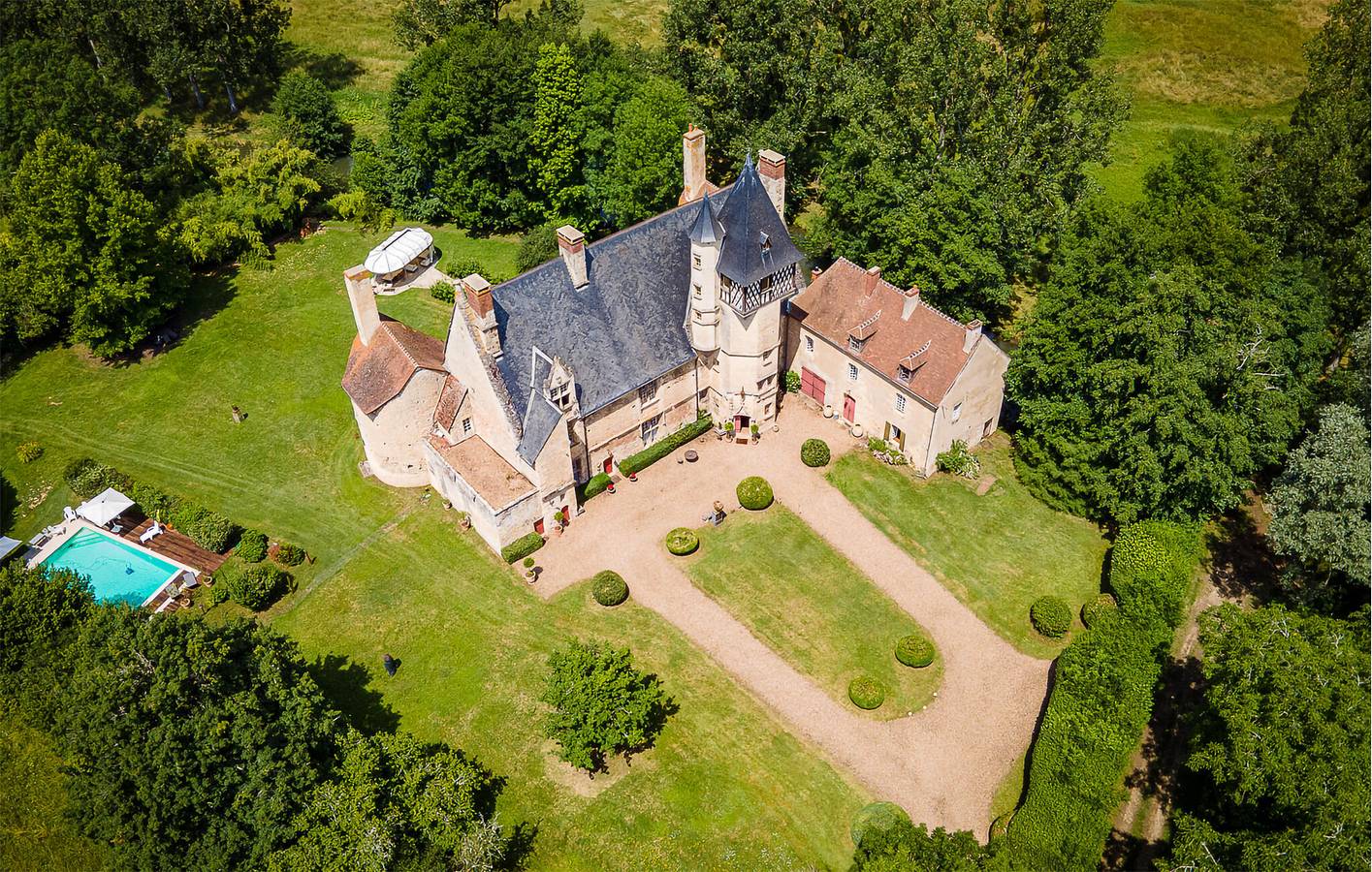 Maison de vacances pour 15 personnes avec piscine in Guérigny, Nièvre