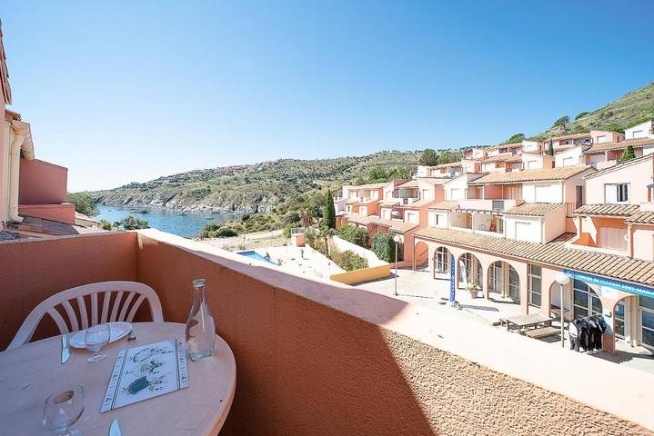 Location de vacances pour 4 personnes, avec Terrasse et Piscine à Cerbère