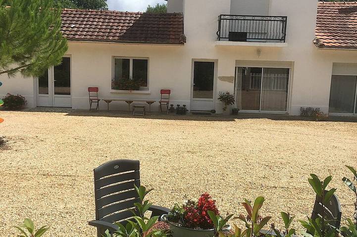 Gîte pour 3 personnes, avec terrasse et jardin à Vieux-Mareuil
