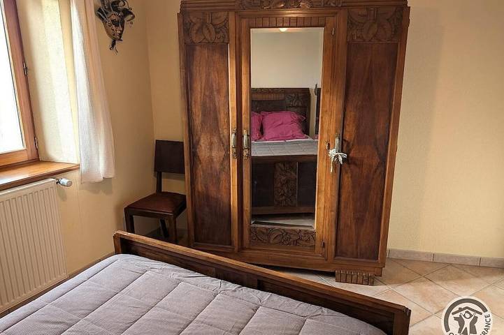 Location de vacances pour 6 personnes, avec jardin à Chambost-Longessaigne - 4