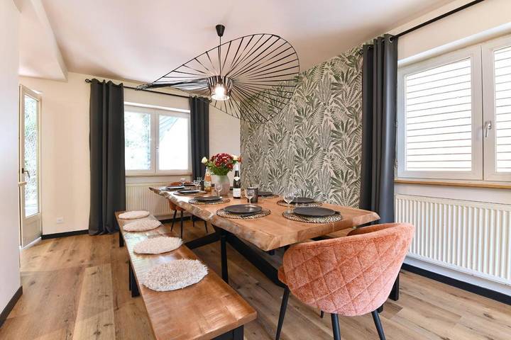Location de vacances pour 12 personnes, avec Balcon et Jacuzzi ainsi que Terrasse et Vue à Moosch