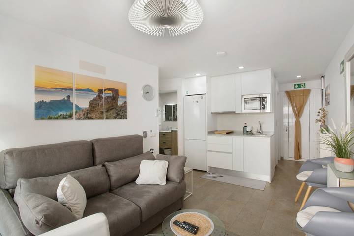 Ganze Wohnung, Ferienwohnung 'Komfortabel und gemütlich' mit Gemeinschaftspool, privater Terrasse und WLAN in Maspalomas, San Bartolomé de Tirajana