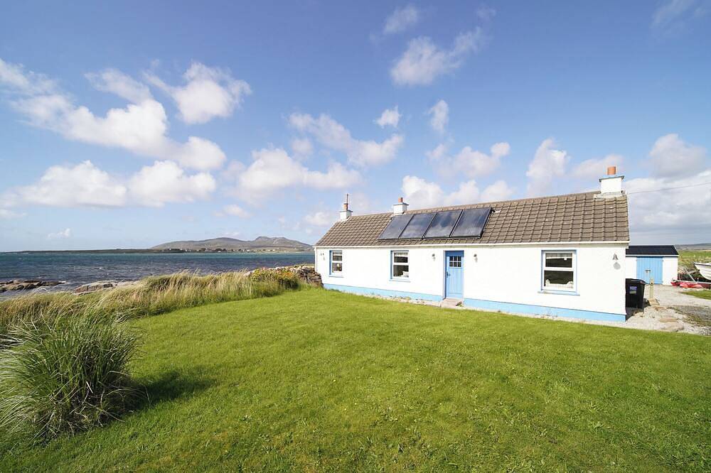 Susan's Beach House Right on the beach, a beautiful cottage + spectacular views in Irish Ulster