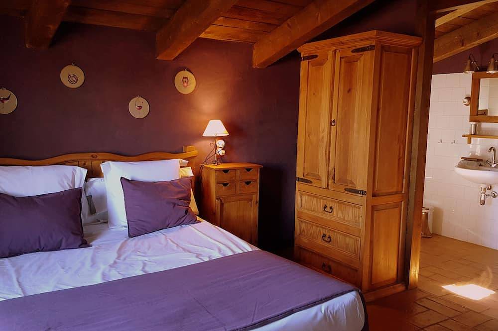 Mooi landelijk huis, privé zwembad, 7 kamers allemaal met badkamer, 14-17 p in Cardona, Pla de Bages DO