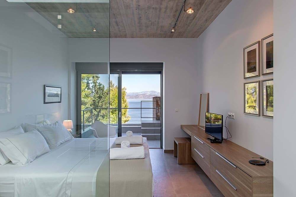 Villa Starlett, luxuriöse Villa direkt am Meer mit privatem Pool in der Nähe von Nafplio in Xiropigado, Kynouria