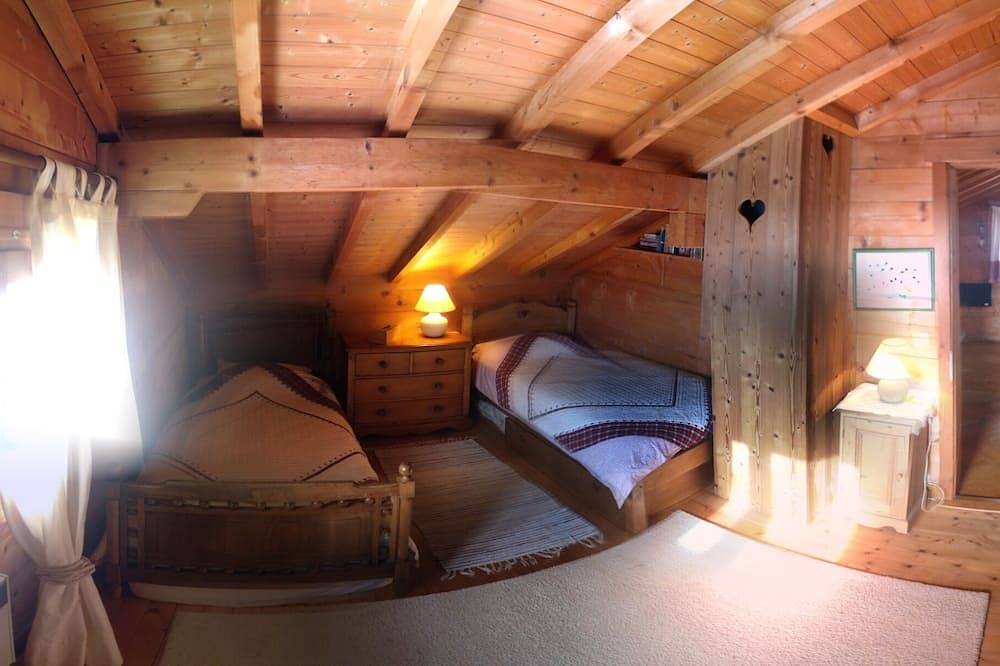 Luxuriöses Familienchalet, Ruhe & Herrliche Aussicht, Spaziergänge von der Tür in Mieussy, Region Bonneville