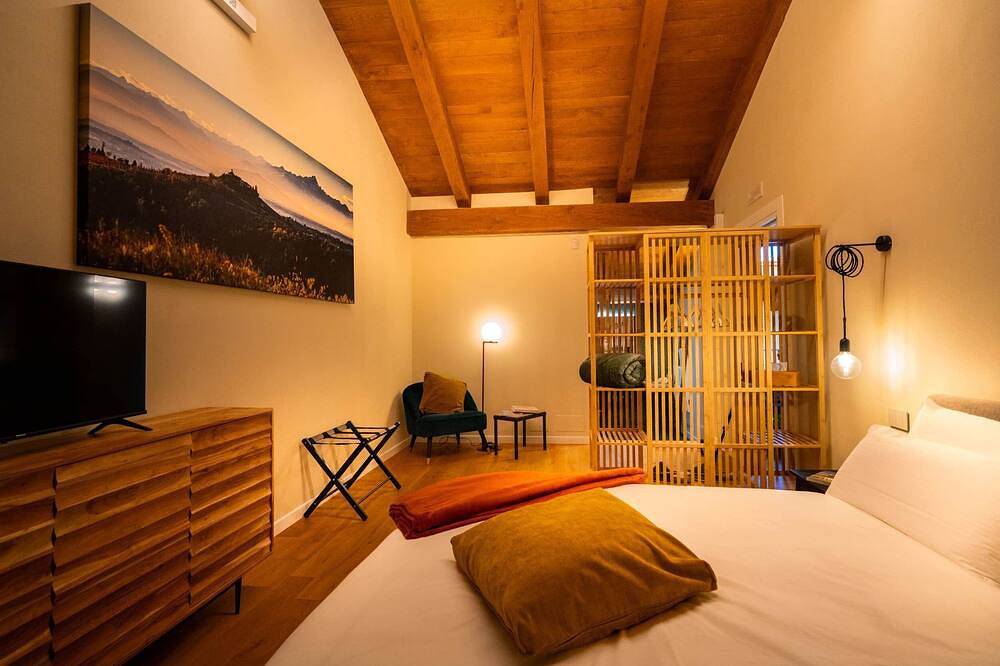 Junior Suite with Spa & Pool in Dogliani, Langhe