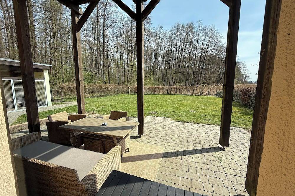 Ganze Wohnung, Stilvoll eingerichtete Erdgeschosswohnung mit Gartenblick in Rheinsberger See, Rheinsberg