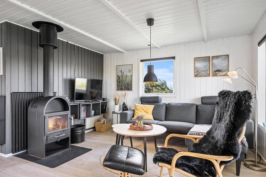Gut gelegenes Ferienhaus mit geschlossener Terrasse in Årgab, Holmsland Klit