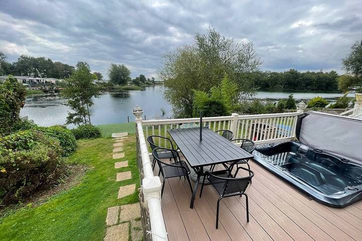 Mobile home for 8 people in East Midlands