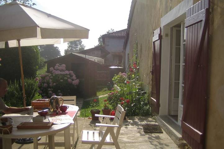 Gîte pour 8 personnes, avec terrasse et jardin à Laurède