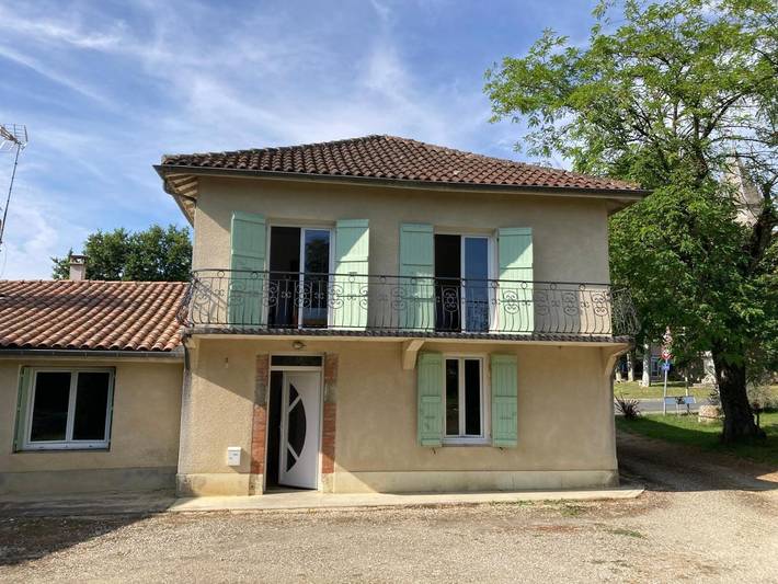 Location de vacances pour 9 personnes, avec Balcon et Terrasse ainsi que Jardin et Vue à Goutz