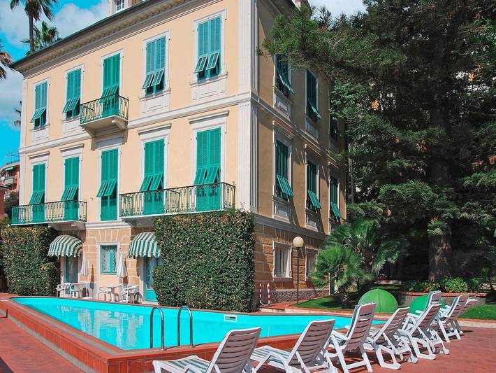 Villa per 2 persone, con Terrazza e Giardino nonché Piscina a Imperia