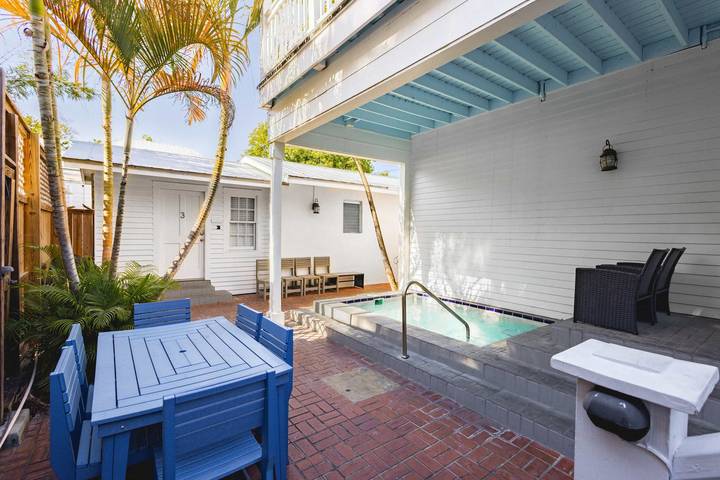 Vacation rental for 19 people, with yard and terrace, with pets in Key West
