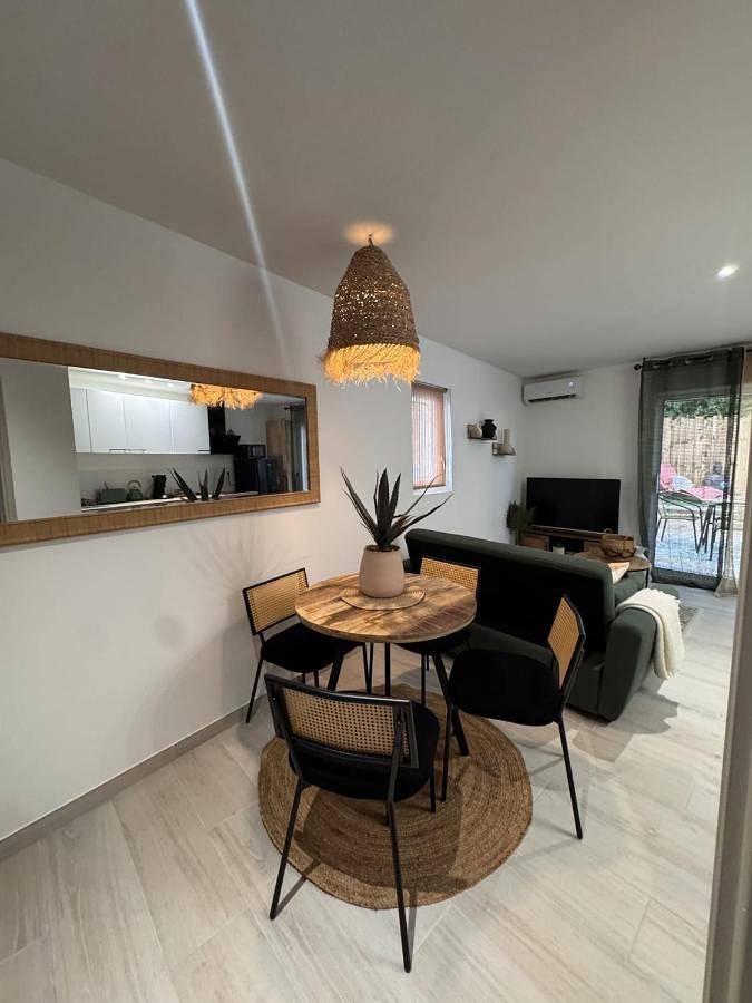 Location de vacances pour 3 personnes, avec Terrasse à Milhaud - 2
