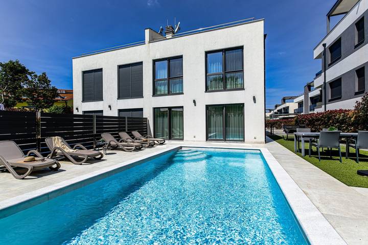 Villa per 6 persone, con Balcone/Terrazza e Giardino nonché Piscina a Olmi