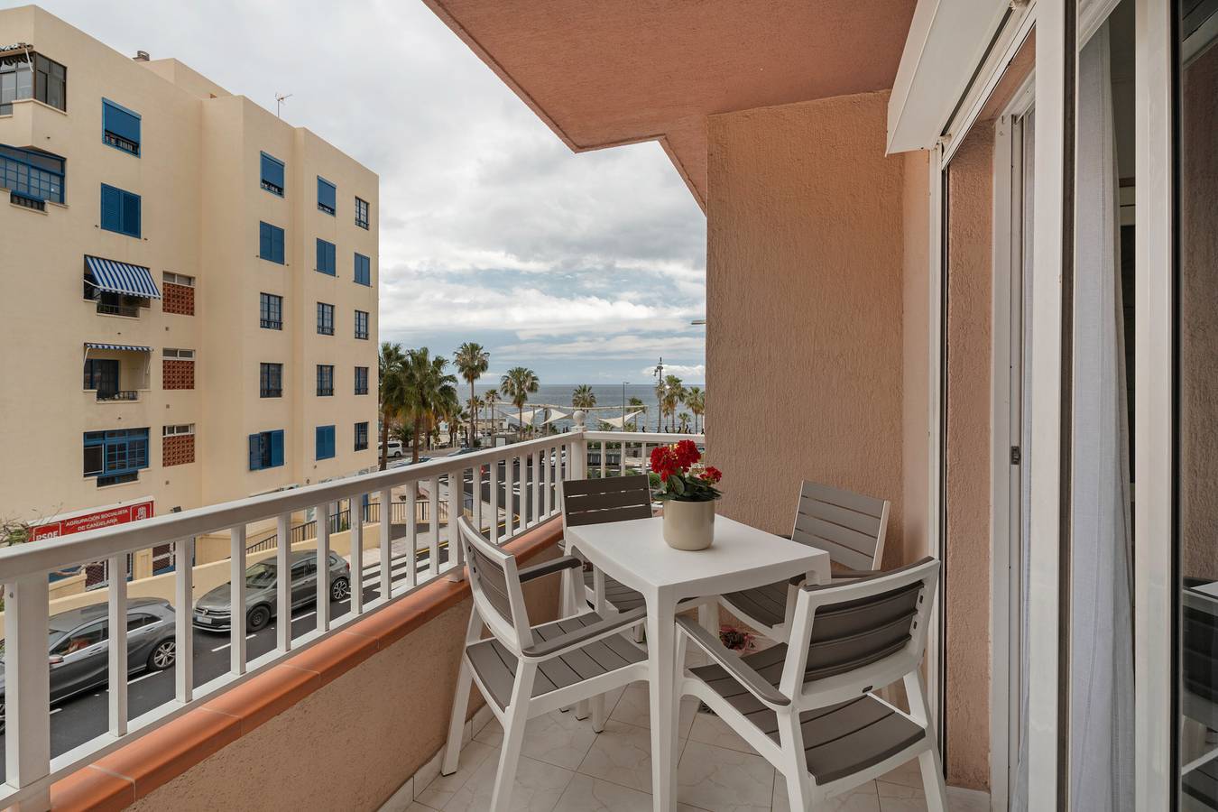 Apartamento entero, Vacaciones 'Bonjour' con vistas al mar, balcón y Wi-Fi in Aroba, Candelaria