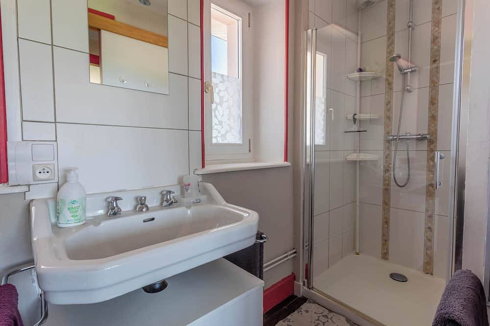 Appartement entier, Bel appartement lumineux tout confort avec terrasse et jardin, 3 chambres. in Granges-Aumontzey, Parc naturel régional des Ballons des Vosges