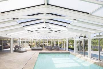 Gîte pour 11 personnes, avec piscine ainsi que jacuzzi et jardin à Hénansal