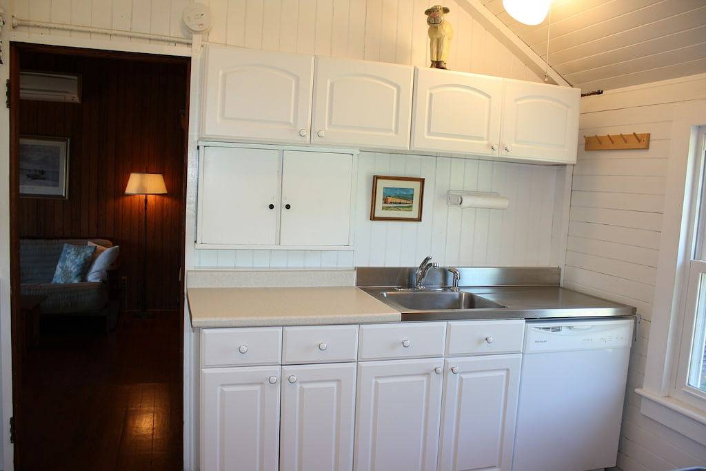 Cottage auf historischem Anwesen mit Privatstrand und majestätischem Long Island Soundblick. in Old Lyme, Connecticut