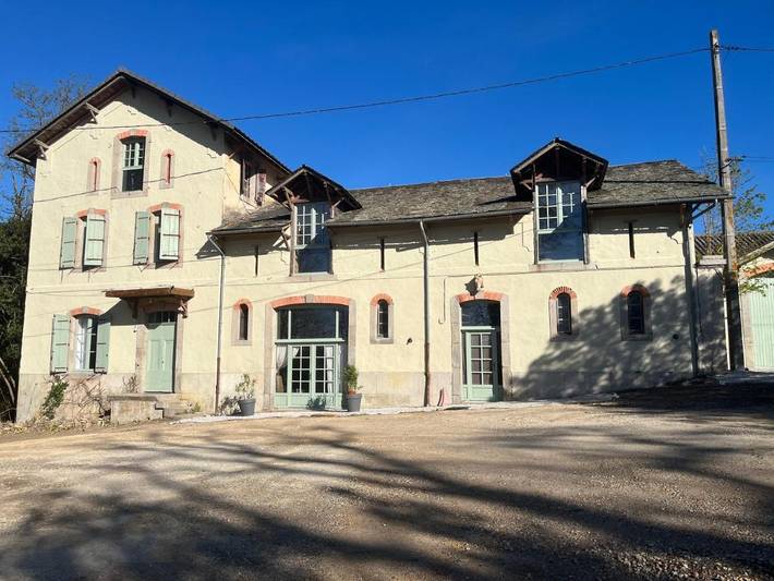 Location de vacances pour 15 personnes, avec Terrasse et Jardin ainsi que Piscine et Vue à Brousses-et-Villaret - 2