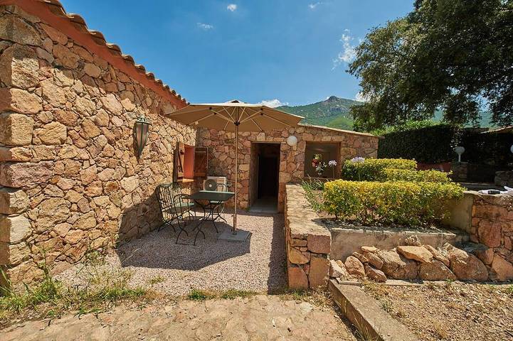 Maison de vacances pour 6 personnes, avec jardin et piscine ainsi que jacuzzi et terrasse