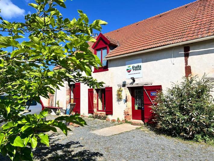 Location de vacances pour 5 personnes, avec vue ainsi que piscine et jardin à Saint-Désiré