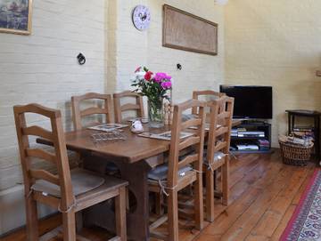 Log Cabin for 6 People in New Forest National Park, South East England, Photo 3