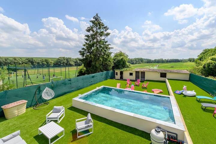 Maison de vacances pour 8 personnes, avec Jacuzzi ainsi que Jardin et Piscine à Goussainville
