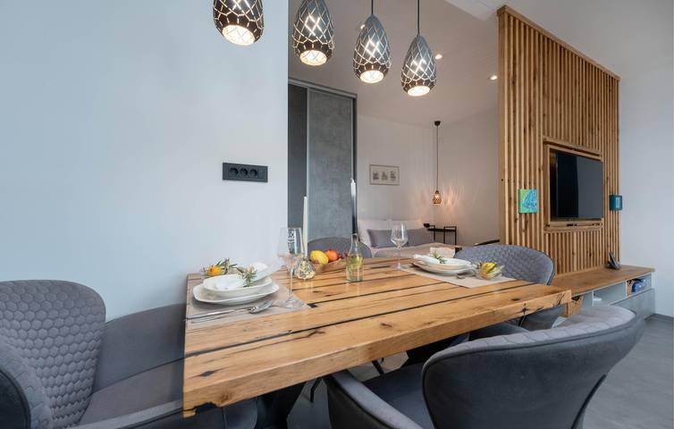 Ganze Ferienwohnung, Charmantes Apartment mit 1 Schlafzimmer: WLAN, Küche, 700 m zum Strand in Drage (Pakoštane), Zadar