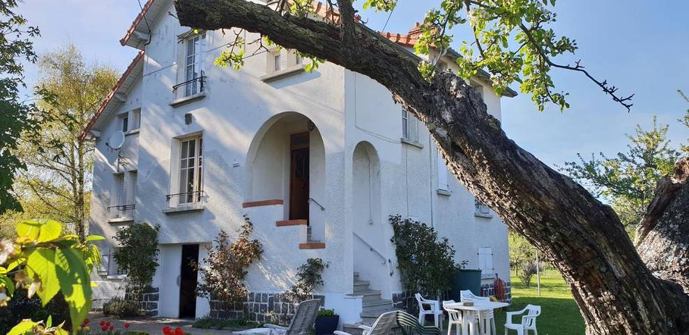 Cottage pour 2 personnes, avec jardin, animaux acceptés à Riom