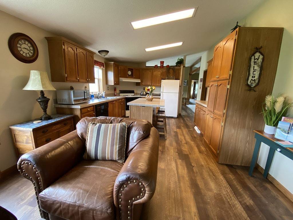 Summer & Winter Paradise, Stunning Mountain Views & Close To Yellowstone Park! in Absaroka Range