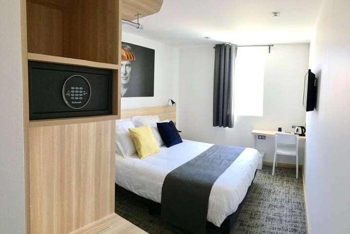 Hôtel pour 2 personnes, avec piscine ainsi que vue et jardin, adapté aux familles
