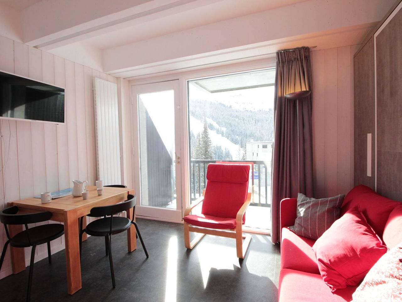 Gehele studio, Renovated studio for 4, balcony, at the foot of slopes and shops in Flaine, Arâches-la-Frasse