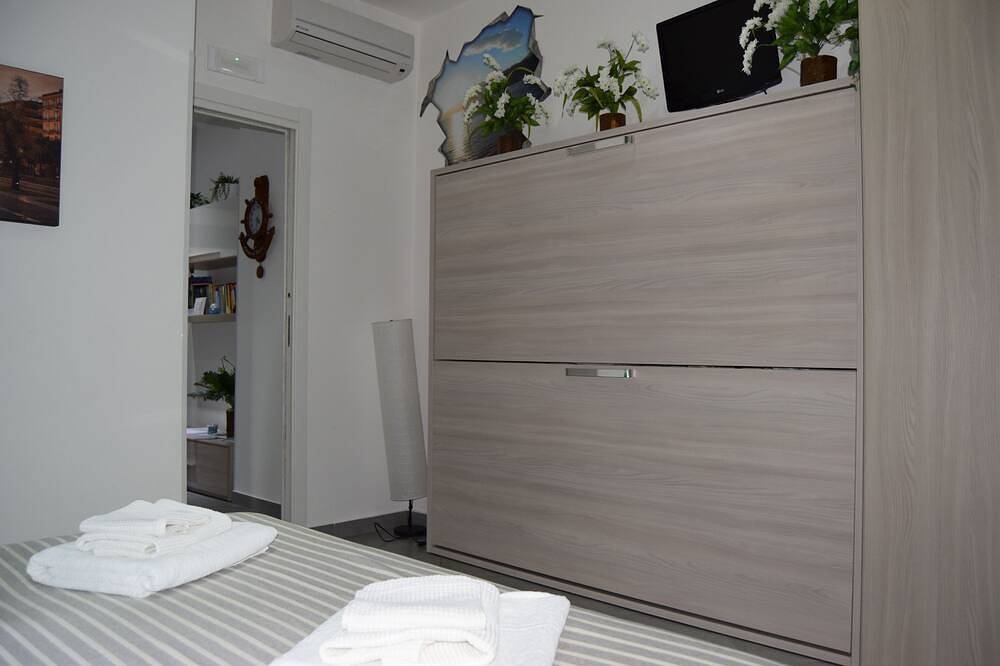 Geheel appartement, Onafhankelijk appartement in de buurt van de zee in Salerno, Tyrrhenische kust Campania