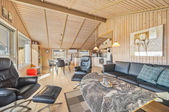 Gemütliches Ferienhaus mit Kamin für 6 Personen in Bork Havn in Bork Havn, Ringkøbing Fjord