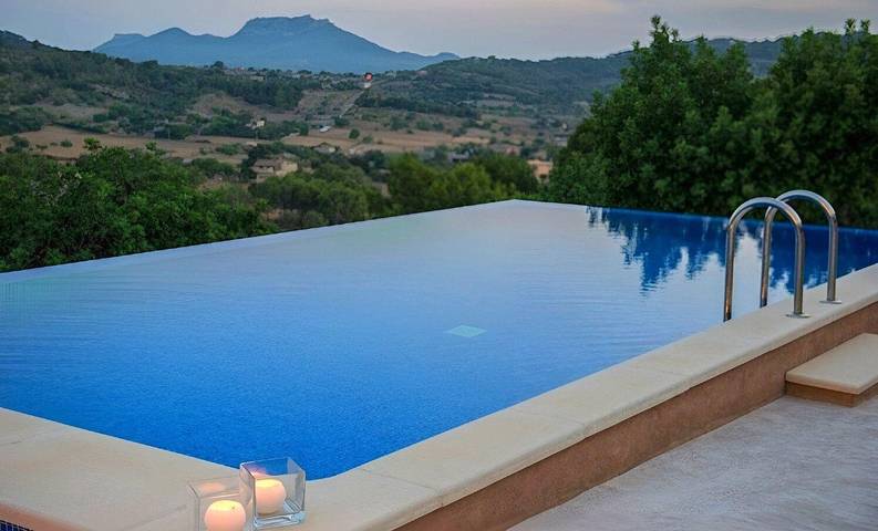Finca für 7 Personen, mit Terrasse und Whirlpool sowie Garten auf Mallorca Osten