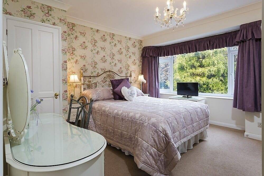 *** Freistehender Bungalow mit drei Schlafzimmern in Bowness mit Parkplatz und Wlan **** in Bowness-on-Windermere, Lake District