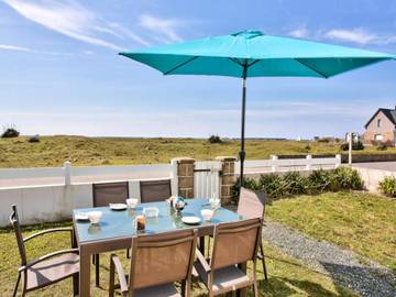 Gîte pour 8 personnes, avec piscine et jardin dans Plage de la Joie